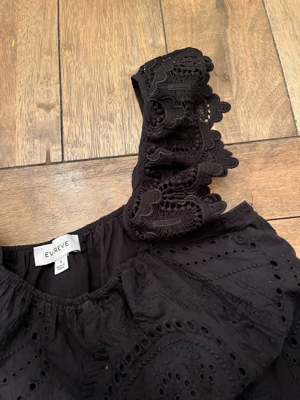 Evereve Black Eyelet Lace-Trim Tank Top size Small - Picture 3 of 5